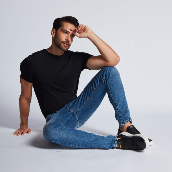 Tênis em Couro Flat Preto Cadarço Elástico 168-A/1